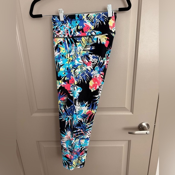 Calvin Klein Performance leggings. Black, white, teal, orange. Size XL Capri - Picture 6 of 7